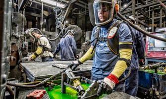 Ironhand®Exoskeleton保护铸造工人
